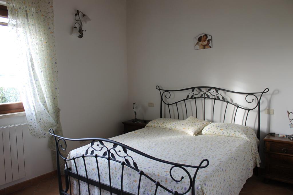 Agriturismo Colle D' Oro Pescia Romana Habitación foto