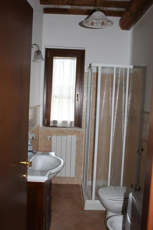Agriturismo Colle D' Oro Pescia Romana Habitación foto