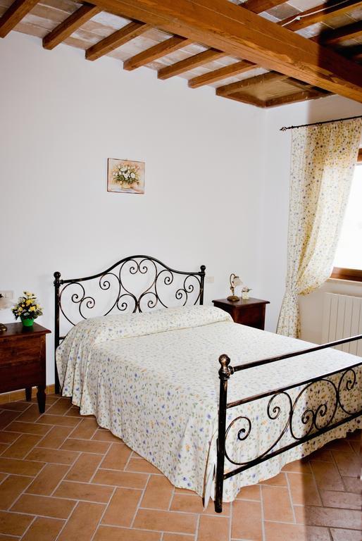 Agriturismo Colle D' Oro Pescia Romana Habitación foto