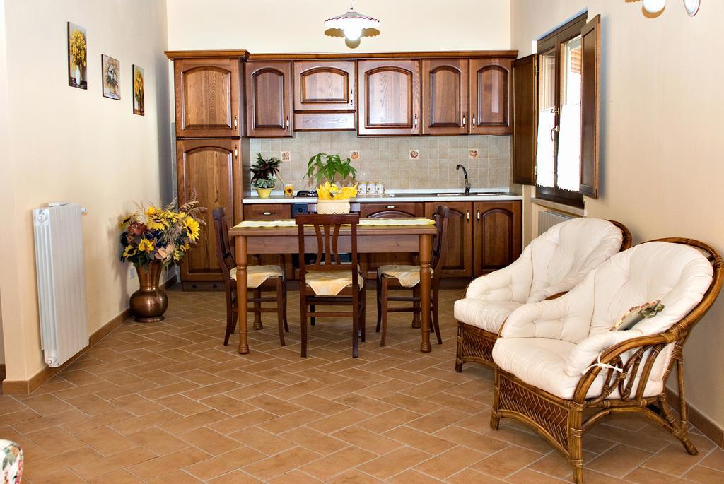 Agriturismo Colle D' Oro Pescia Romana Habitación foto