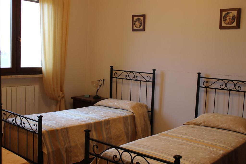 Agriturismo Colle D' Oro Pescia Romana Habitación foto